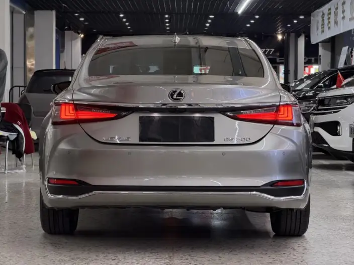 Lexus ES 2021 Model 200 Superior Edition