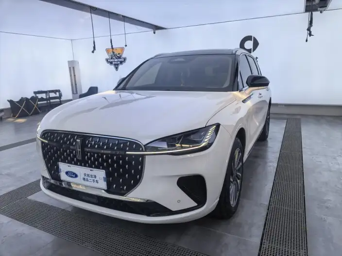 Lincoln Corsair 2023 Model 2.0T 4WD Zunya Edition – фото 1