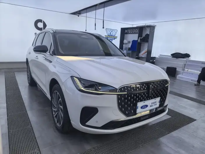 Lincoln Corsair 2023 Model 2.0T 4WD Zunya Edition – фото 3
