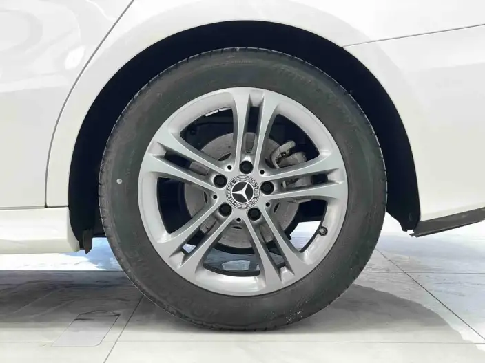 Mercedes-Benz A-class 2022 Model Facelift A 180 L Sports sedan – фото 6