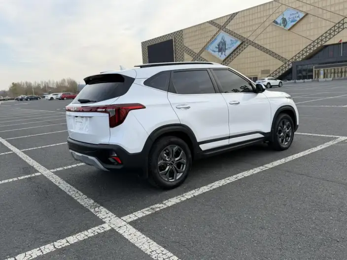 Kia Seltos 2023 Model 1.5L IVT Deluxe Edition – фото 6