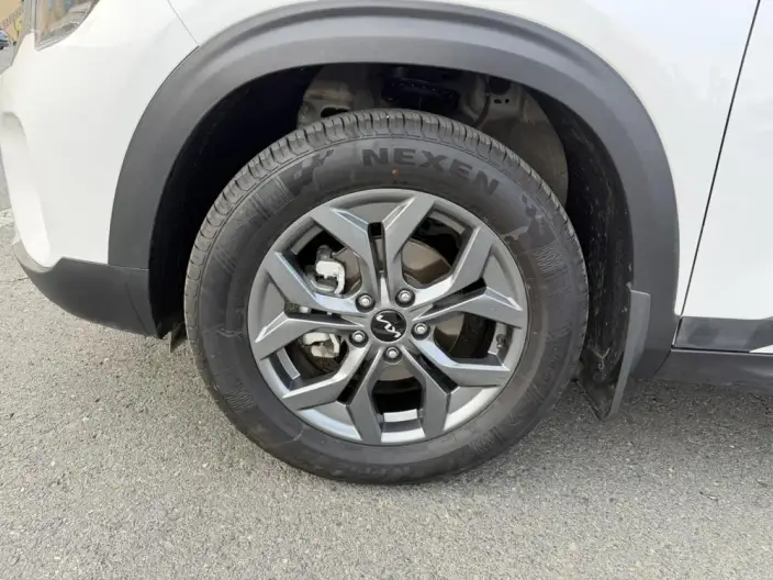 Kia Seltos 2023 Model 1.5L IVT Deluxe Edition – фото 8