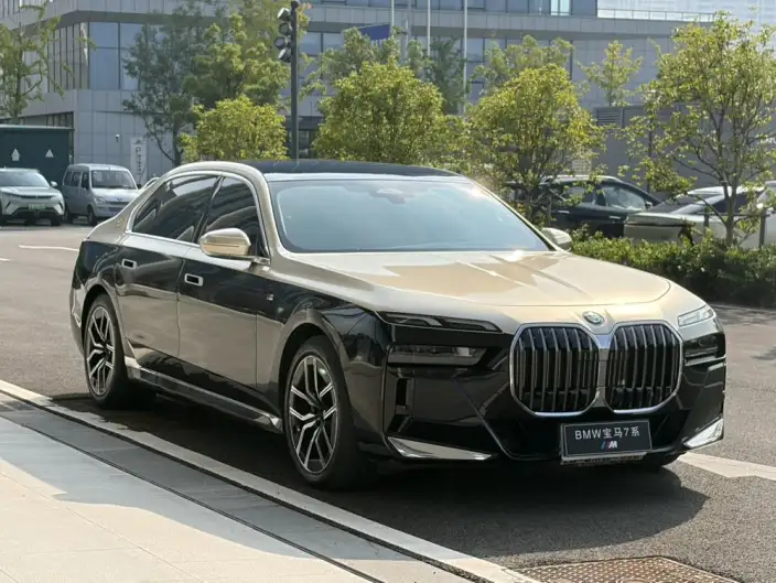 BMW 7 Series 2023 Model 735Li M Sports Set