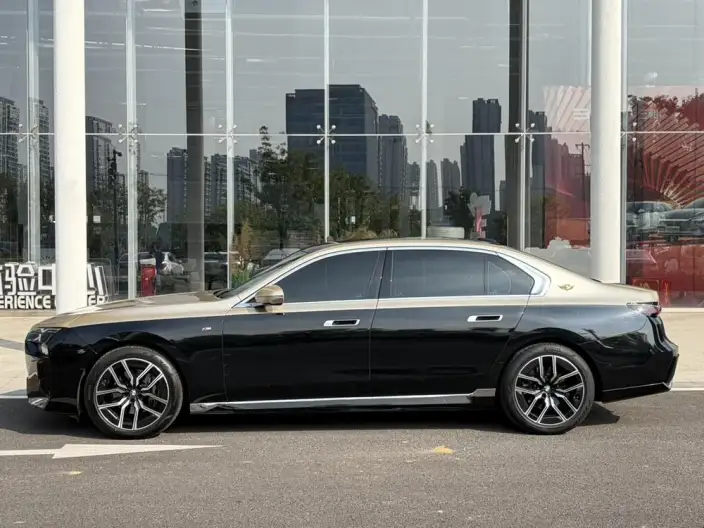 BMW 7 Series 2023 Model 735Li M Sports Set
