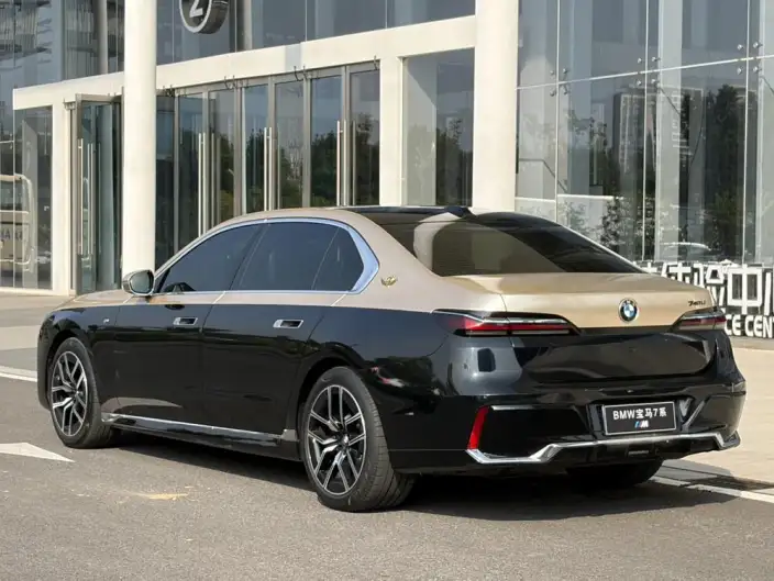 BMW 7 Series 2023 Model 735Li M Sports Set – фото 5