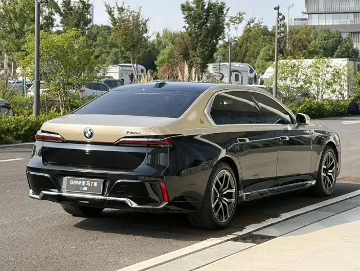 BMW 7 Series 2023 Model 735Li M Sports Set – фото 7