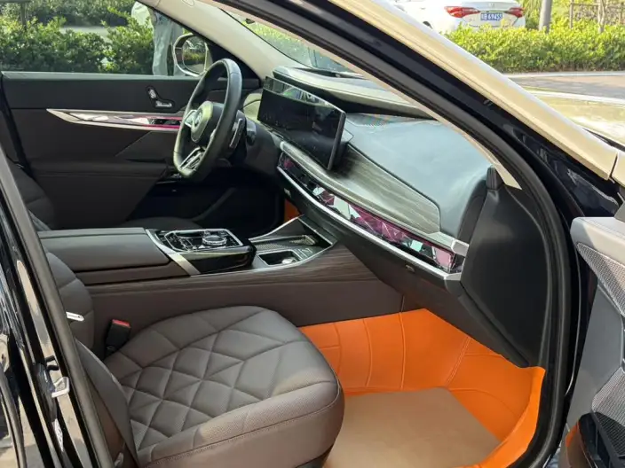 BMW 7 Series 2023 Model 735Li M Sports Set – фото 8