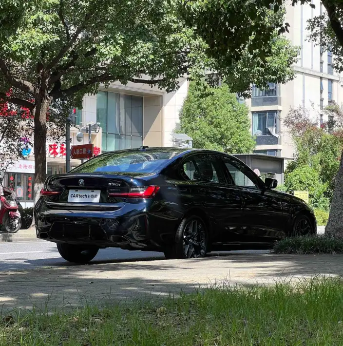 BMW 3 Series 2025 Model 330i M Sports Night Set – фото 6