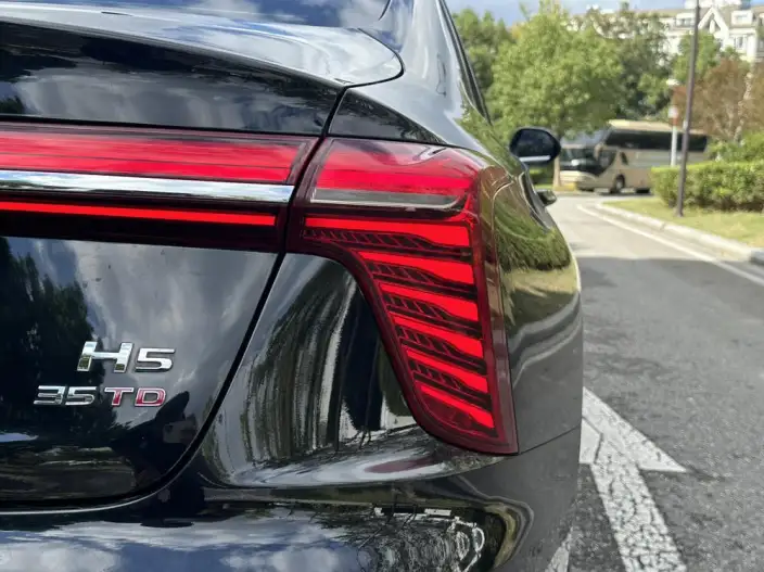 Hongqi H5 2023 Model 1.5T DCT Flag Rhythm Edition – фото 7
