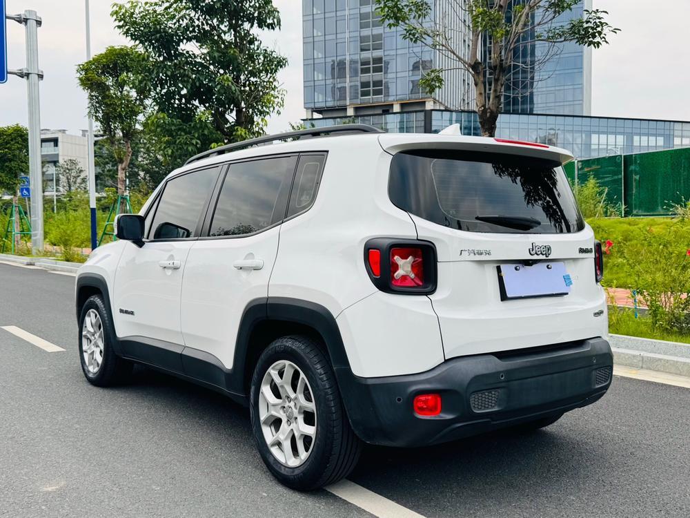 Jeep Renegade 2017 180T Automatic Energy – фото 4