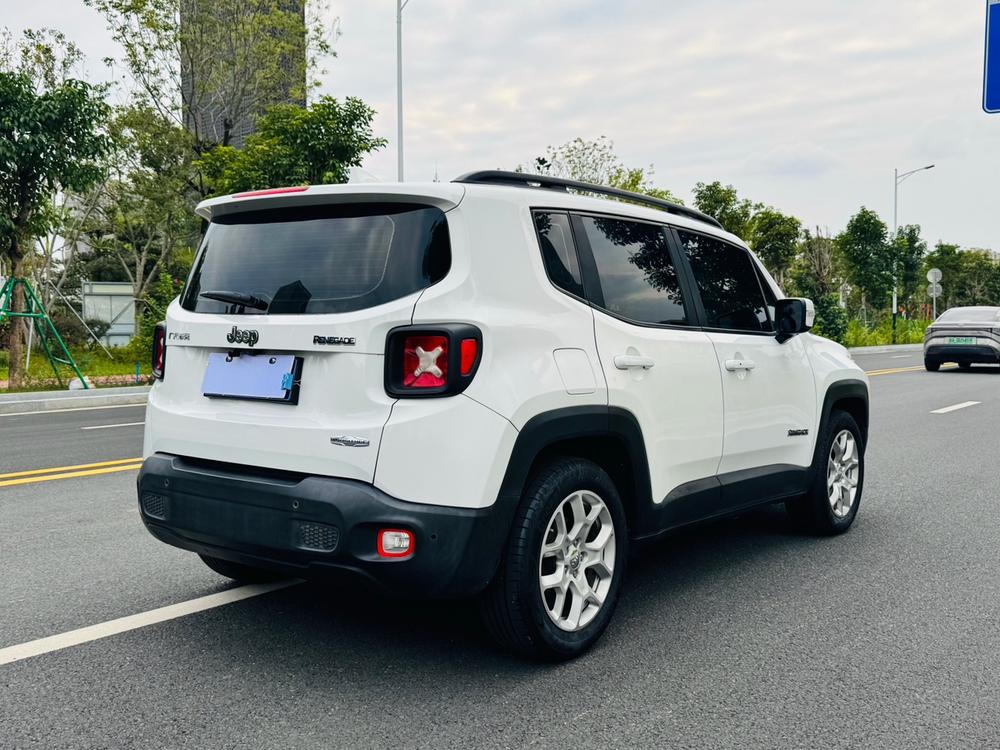 Jeep Renegade 2017 180T Automatic Energy – фото 6