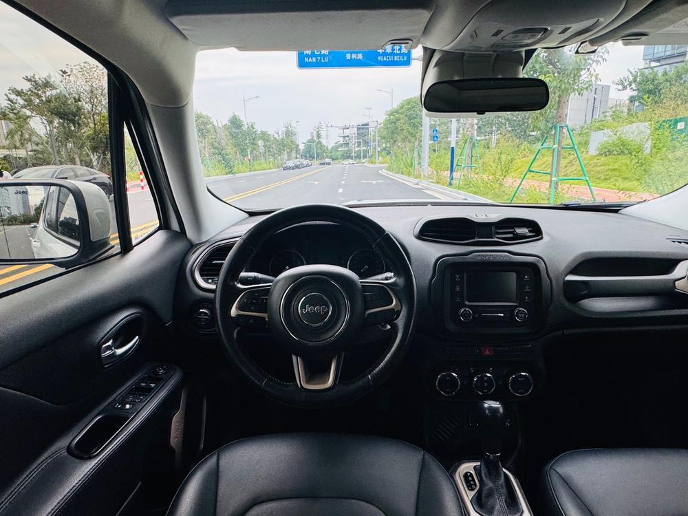 Jeep Renegade 2017 180T Automatic Energy – фото 15
