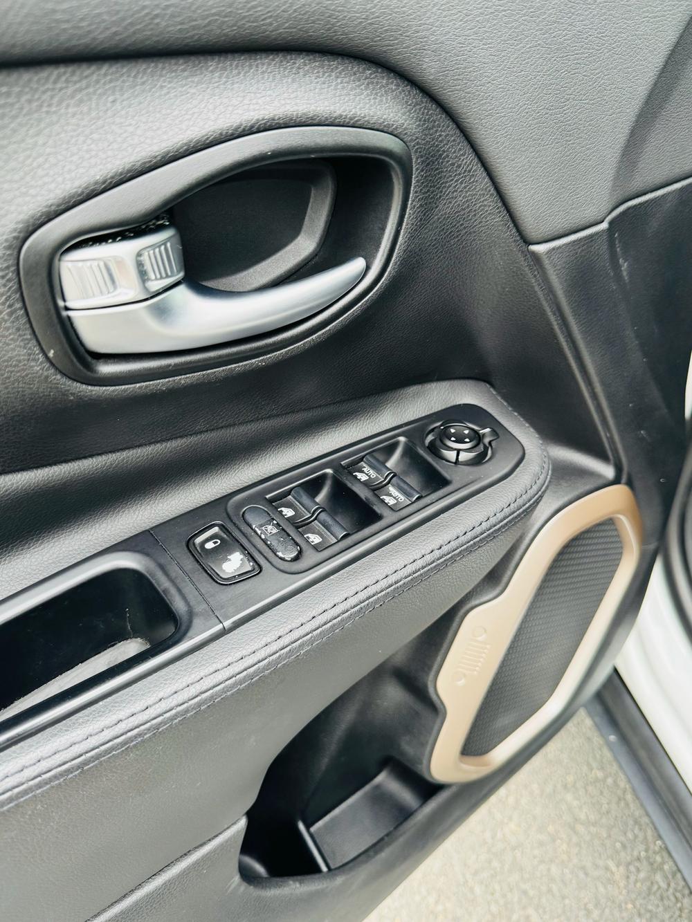 Jeep Renegade 2017 180T Automatic Energy – фото 21