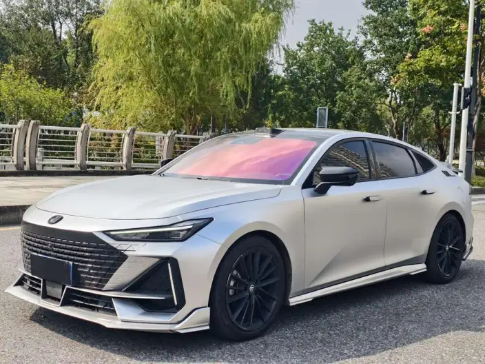 Changan UNI-V 2023 Model 1.5T Sports Edition – фото 1