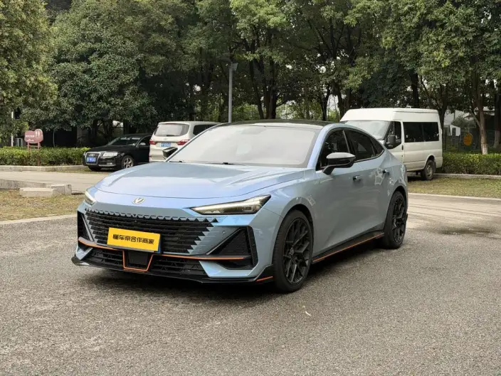 Changan UNI-V 2022 Model 1.5T Sports Edition – фото 1
