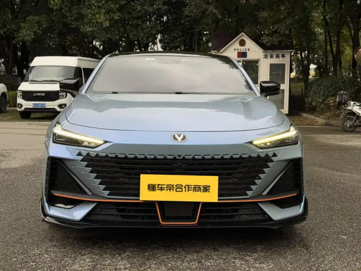 Changan UNI-V 2022 Model 1.5T Sports Edition – фото 2