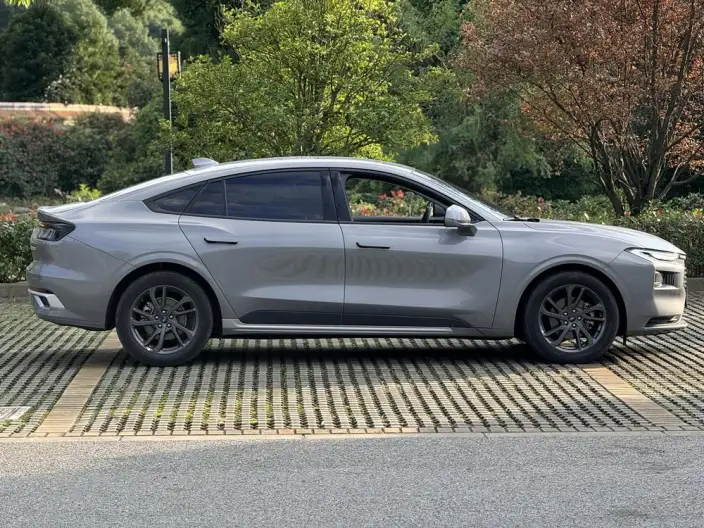 Ford Mondeo 2025 Model EcoBoost 245 Luxury Model – фото 7