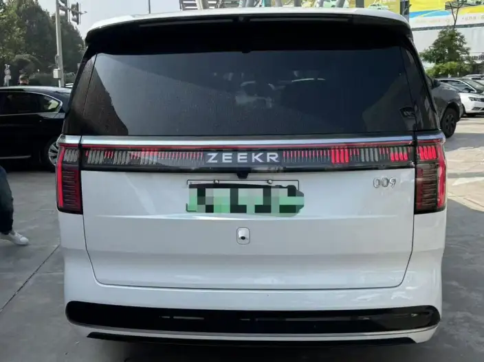 ZEEKR 009 2025 Model VI seat Executive Edition 4WD 108kWh – фото 4