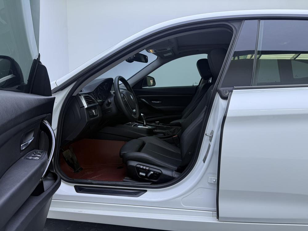 BMW 3 Series GT 2018 320i Fashion – фото 17
