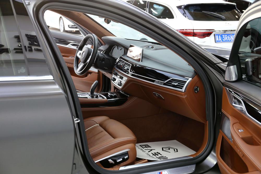 BMW 7 Series Модель 2018 года 740Li xDrive Exclusive M Sports Set – фото 3