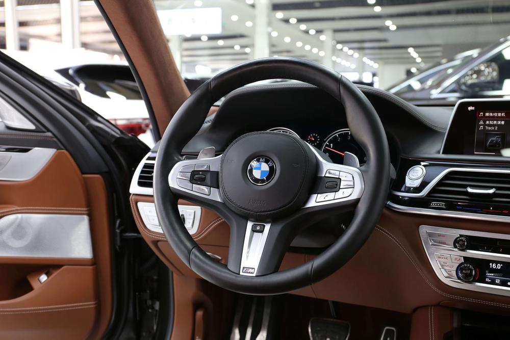 BMW 7 Series Модель 2018 года 740Li xDrive Exclusive M Sports Set – фото 17