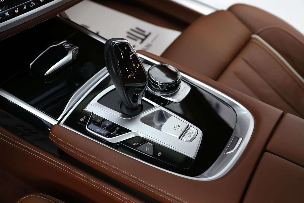 BMW 7 Series Модель 2018 года 740Li xDrive Exclusive M Sports Set – фото 18