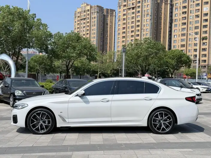 BMW 5 Series 2023 Model Facelift 530Li Exclusive Model M Sports Set – фото 4