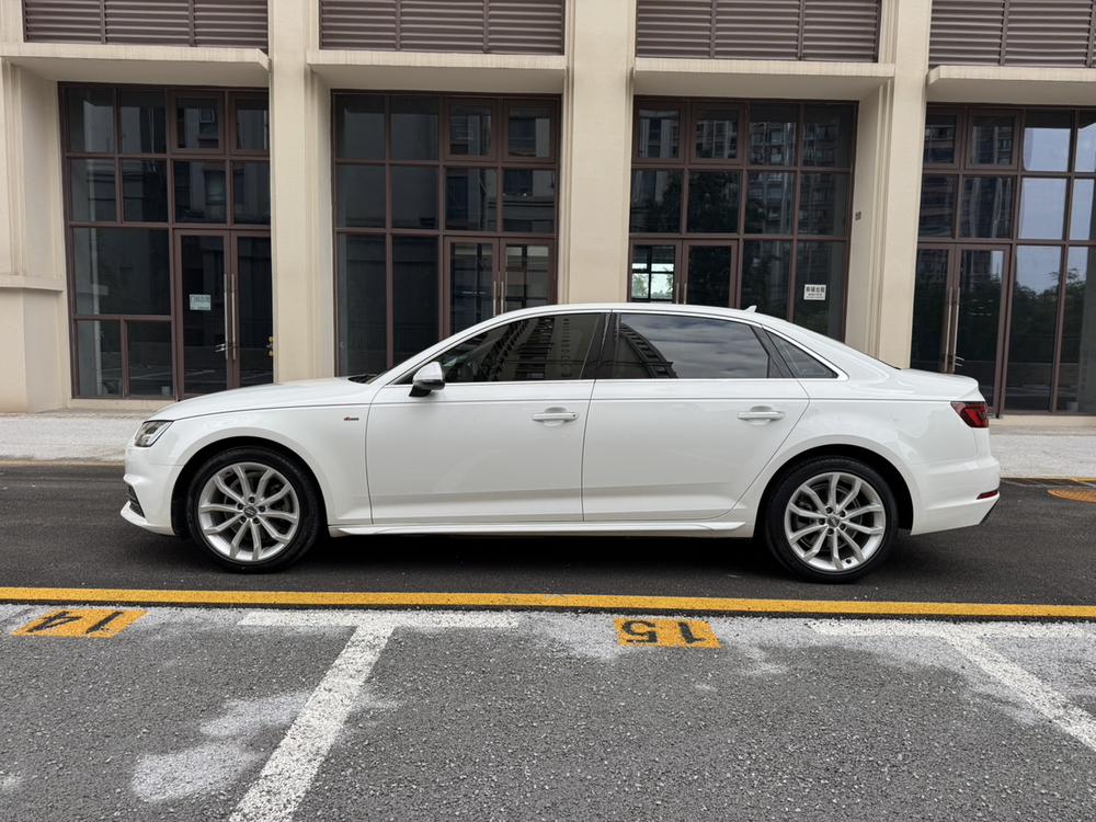 Audi A4L 2018 30th Anniversary 40 TFSI Fashion – фото 4