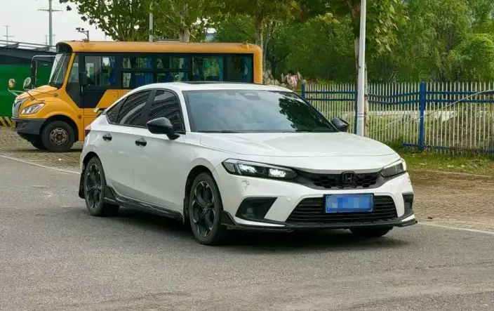 Honda Civic 2023 Model HATCHBACK 240TURBO CVT Extremely sharp version – фото 3