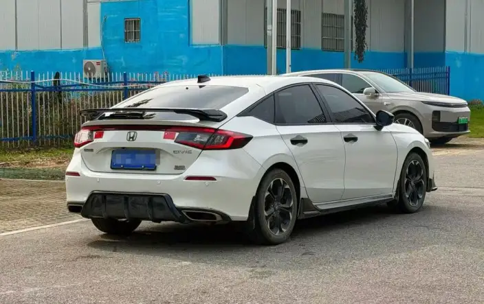 Honda Civic 2023 Model HATCHBACK 240TURBO CVT Extremely sharp version – фото 6