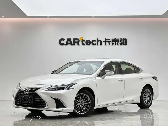 Lexus ES 2025 Model 300h Premium – фото 1