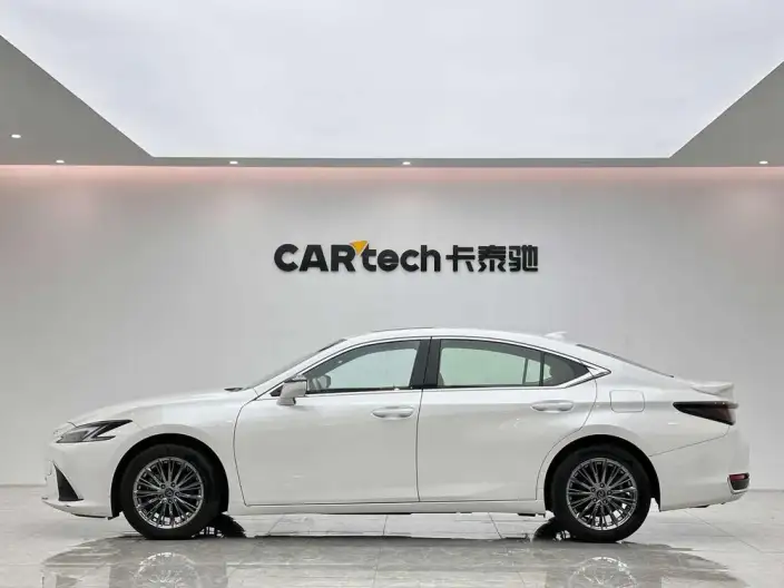 Lexus ES 2025 Model 300h Premium – фото 4