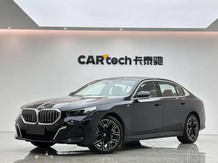 BMW 5 Series 2025 Model 530Li Exclusive Model M Sports Night Set – фото 1
