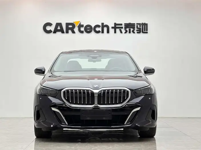 BMW 5 Series 2025 Model 530Li Exclusive Model M Sports Night Set – фото 2