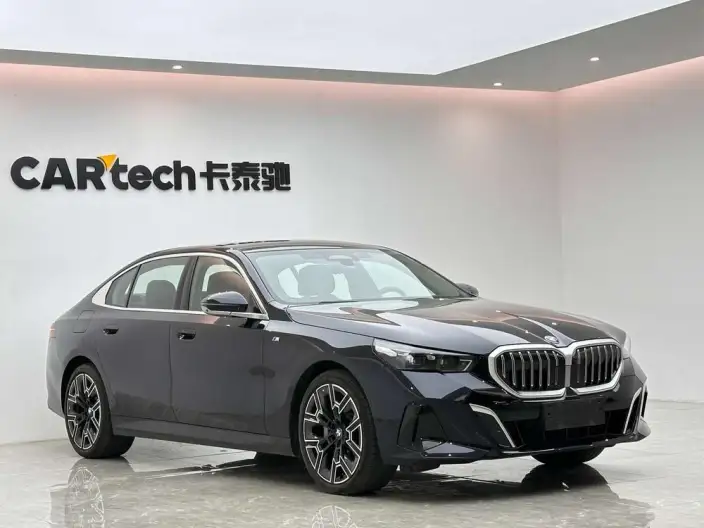 BMW 5 Series 2025 Model 530Li Exclusive Model M Sports Night Set – фото 3
