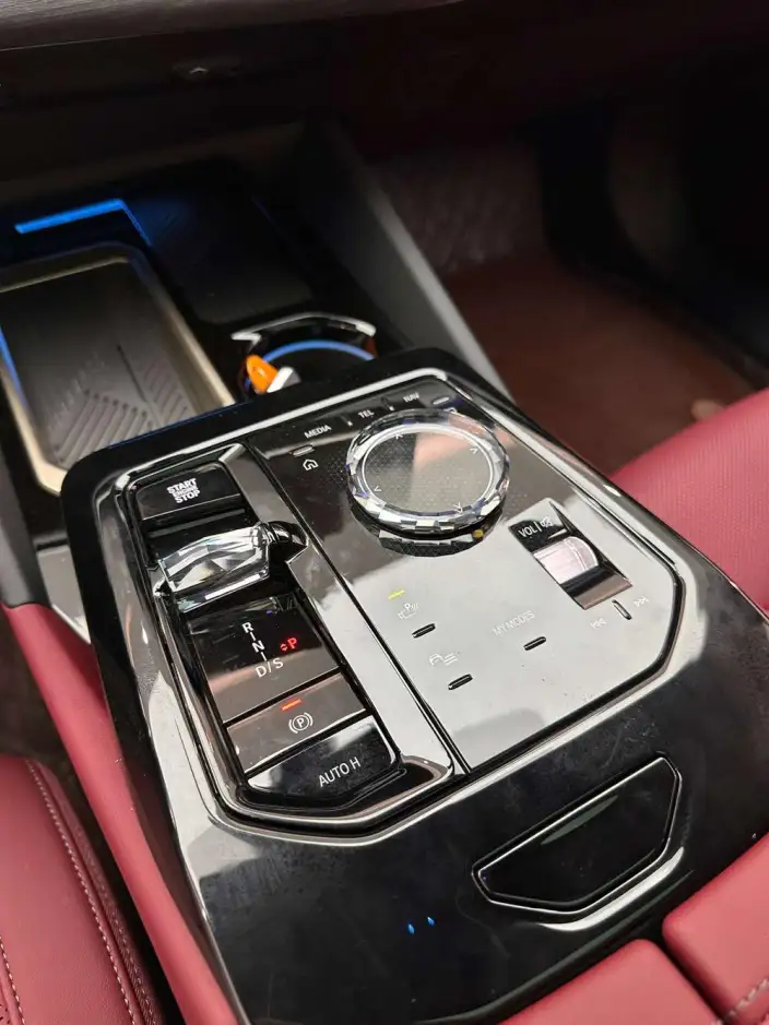 BMW 5 Series 2025 Model 530Li Exclusive Model M Sports Night Set – фото 8