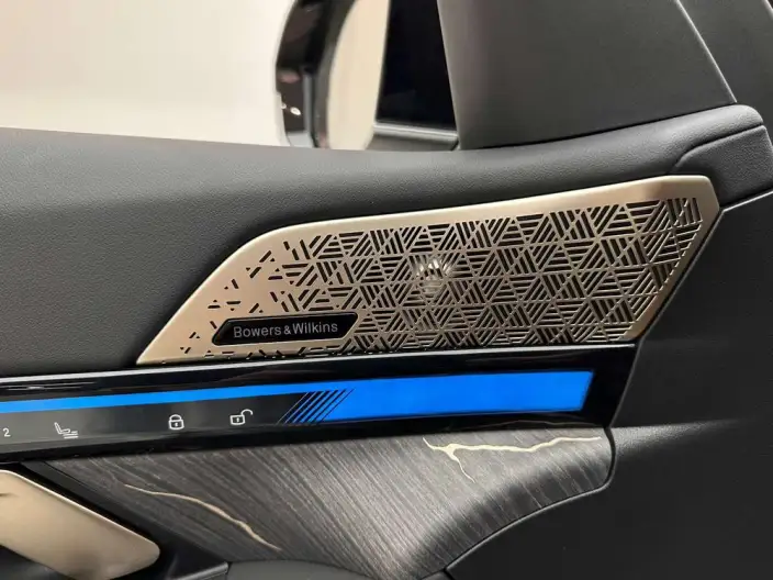 BMW 5 Series 2025 Model 530Li Exclusive Model M Sports Night Set – фото 10