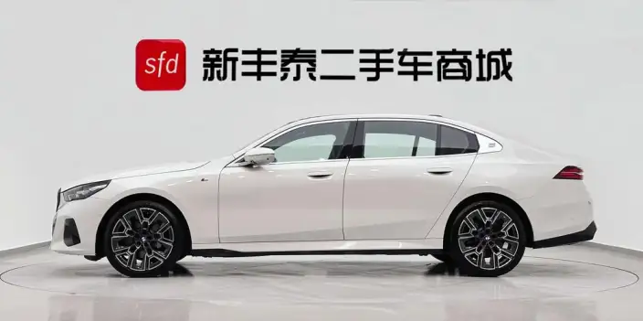 BMW 5 Series 2025 Model 530Li Exclusive Model M Sports Set – фото 3
