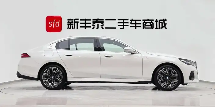 BMW 5 Series 2025 Model 530Li Exclusive Model M Sports Set – фото 7