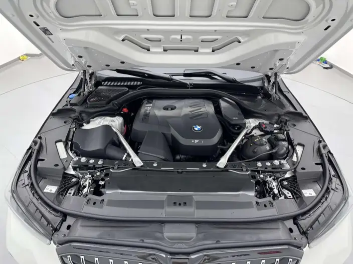 BMW 5 Series 2025 Model 530Li Exclusive Model M Sports Set – фото 8