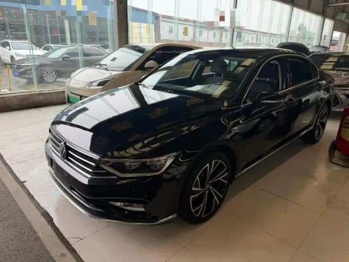 Volkswagen Magotan 2020 Model 330TSI DSG Luxury Model – фото 1