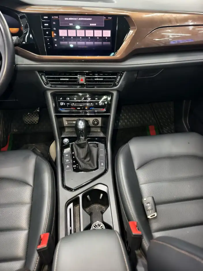 Volkswagen Tharu 2022 Model 330TSI 4WD Deluxe Edition – фото 9