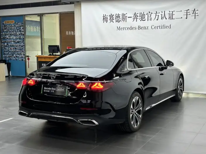 Mercedes-Benz E-Class PHEV 2024 Model E 350 e L sedan – фото 6