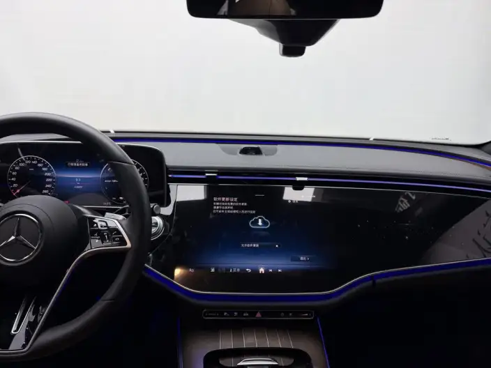 Mercedes-Benz E-Class PHEV 2024 Model E 350 e L sedan – фото 8