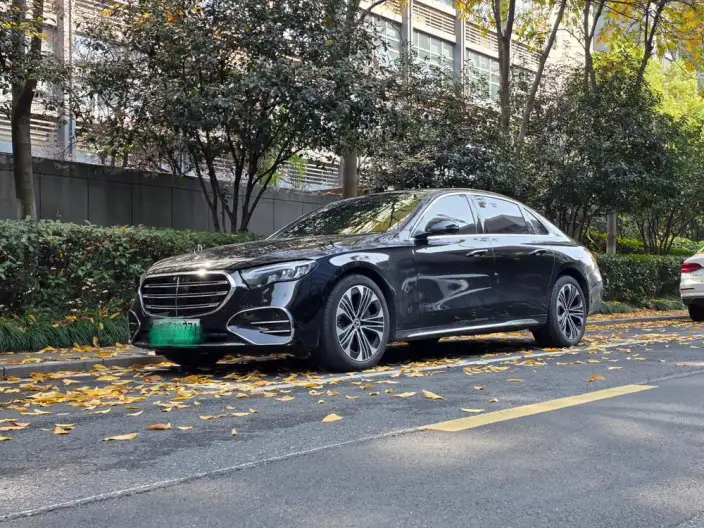 Mercedes-Benz E-Class PHEV 2024 Model E 350 e L sedan – фото 1