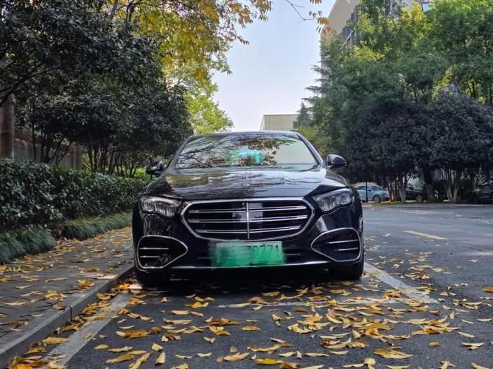 Mercedes-Benz E-Class PHEV 2024 Model E 350 e L sedan – фото 2