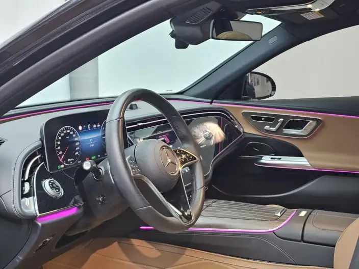 Mercedes-Benz E-Class PHEV 2024 Model E 350 e L sedan – фото 5