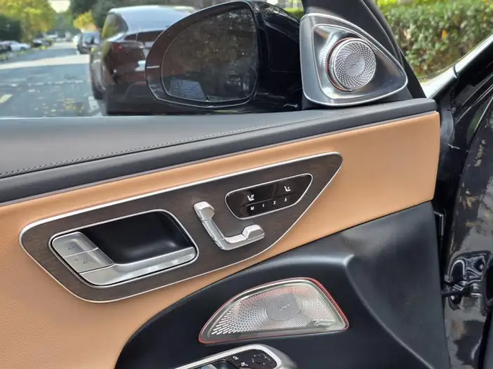 Mercedes-Benz E-Class PHEV 2024 Model E 350 e L sedan – фото 8