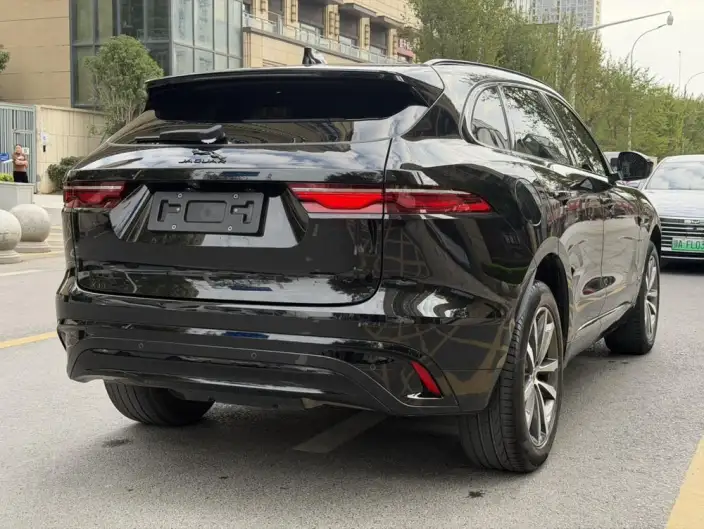 Jaguar F-PACE 2024 Model P250 R-Dynamic SE – фото 6