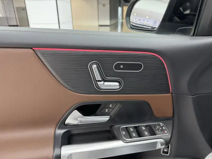 Mercedes-Benz GLB 2024 Model GLB 220 4MATIC – фото 8